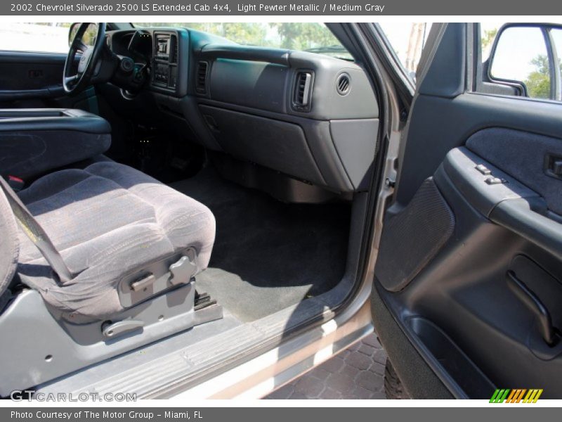 Light Pewter Metallic / Medium Gray 2002 Chevrolet Silverado 2500 LS Extended Cab 4x4