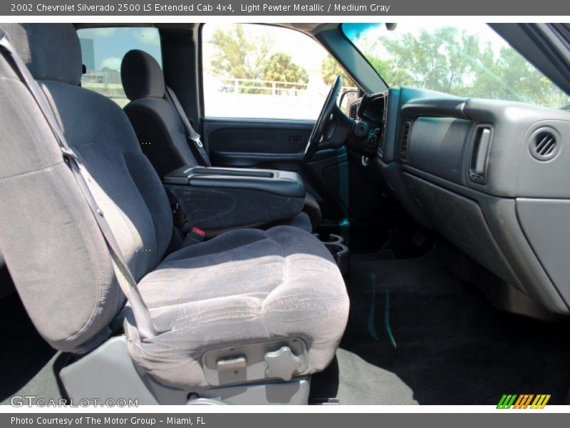 Light Pewter Metallic / Medium Gray 2002 Chevrolet Silverado 2500 LS Extended Cab 4x4
