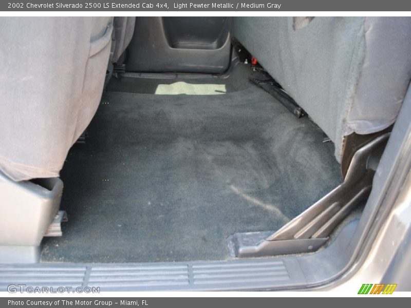 Light Pewter Metallic / Medium Gray 2002 Chevrolet Silverado 2500 LS Extended Cab 4x4