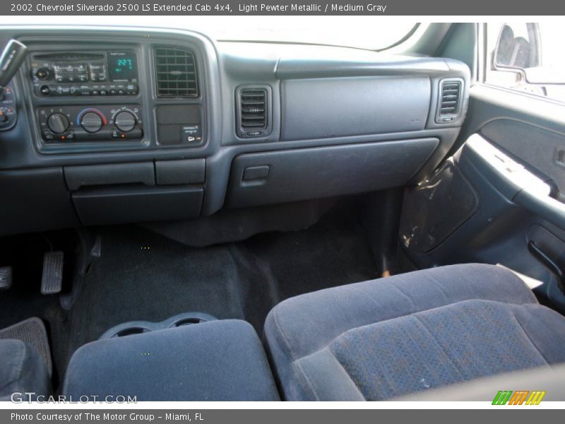 Light Pewter Metallic / Medium Gray 2002 Chevrolet Silverado 2500 LS Extended Cab 4x4