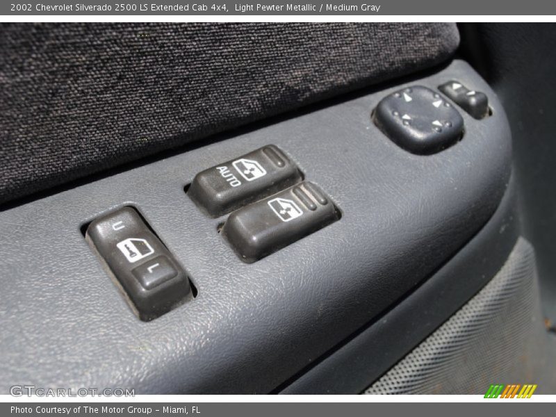 Light Pewter Metallic / Medium Gray 2002 Chevrolet Silverado 2500 LS Extended Cab 4x4