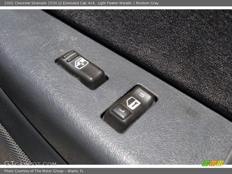 Light Pewter Metallic / Medium Gray 2002 Chevrolet Silverado 2500 LS Extended Cab 4x4