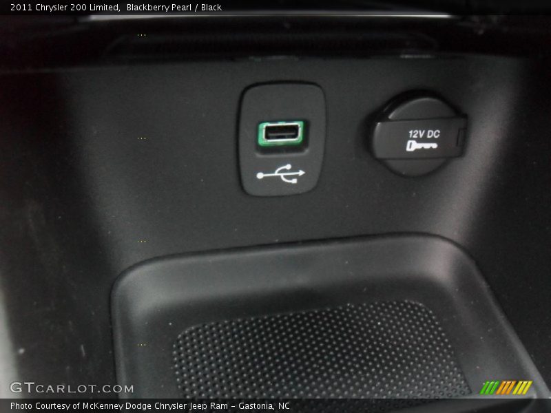 Blackberry Pearl / Black 2011 Chrysler 200 Limited