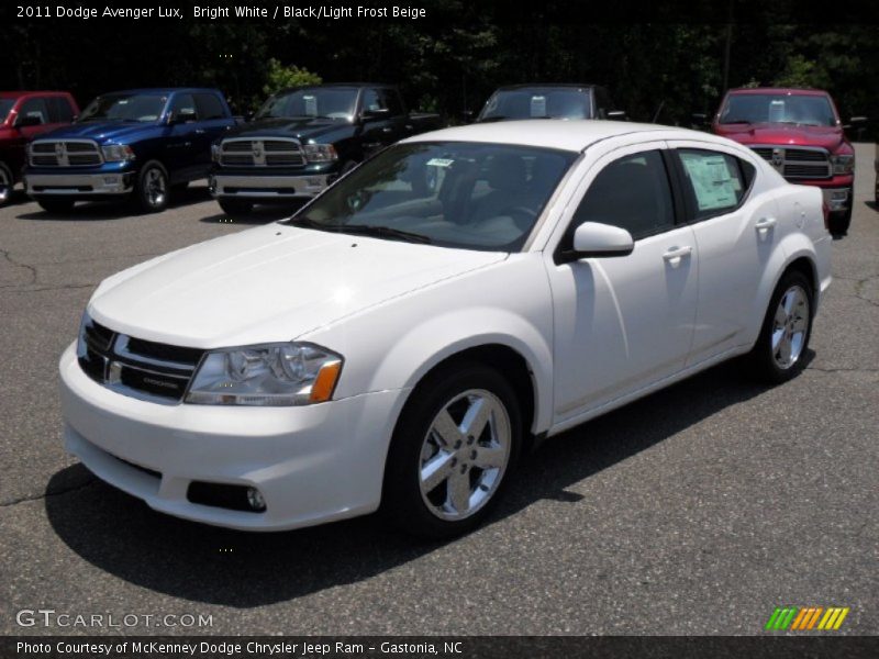 Bright White / Black/Light Frost Beige 2011 Dodge Avenger Lux