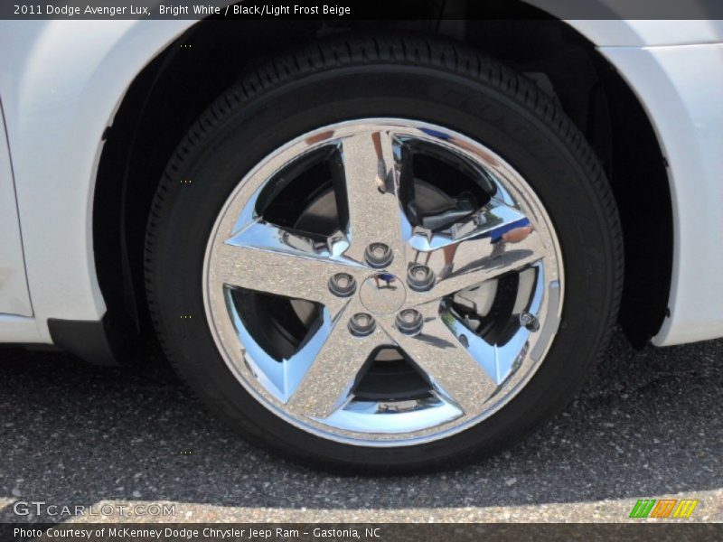 Bright White / Black/Light Frost Beige 2011 Dodge Avenger Lux