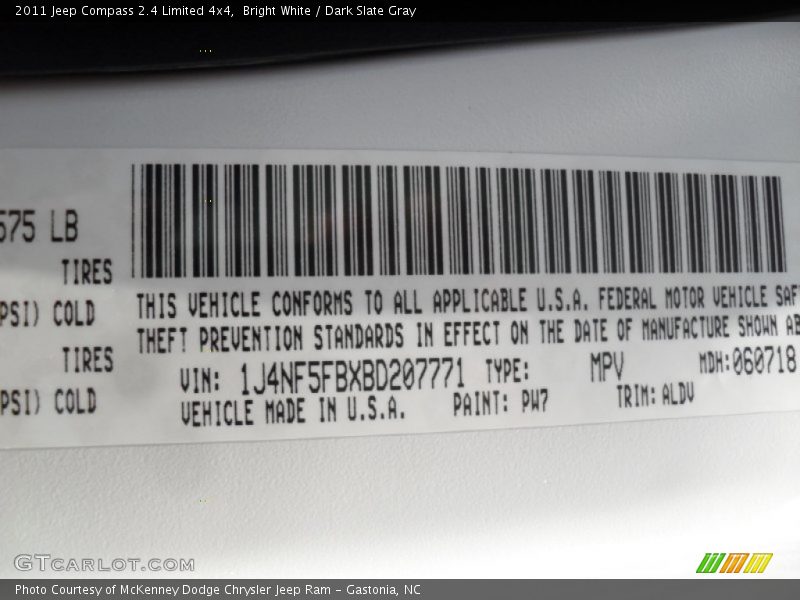 Bright White / Dark Slate Gray 2011 Jeep Compass 2.4 Limited 4x4