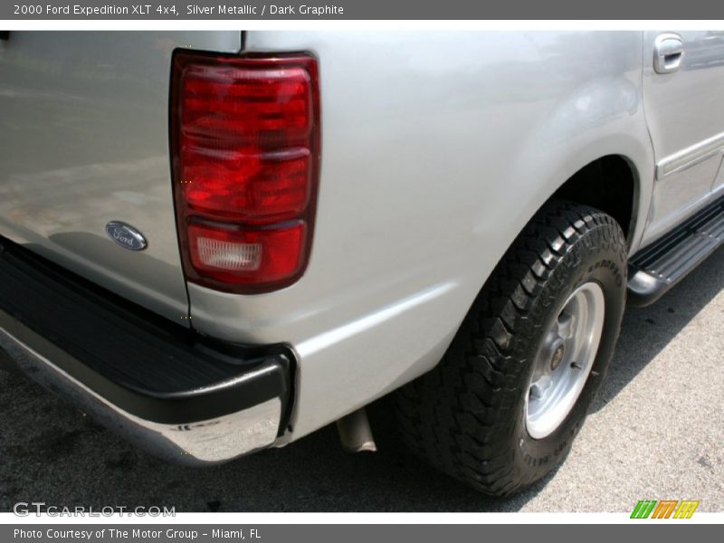 Silver Metallic / Dark Graphite 2000 Ford Expedition XLT 4x4