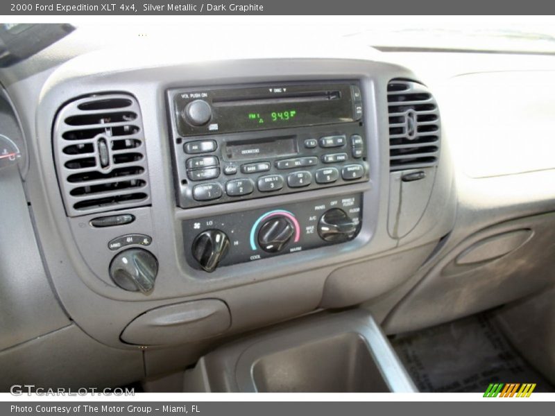 Silver Metallic / Dark Graphite 2000 Ford Expedition XLT 4x4