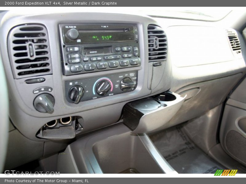 Silver Metallic / Dark Graphite 2000 Ford Expedition XLT 4x4