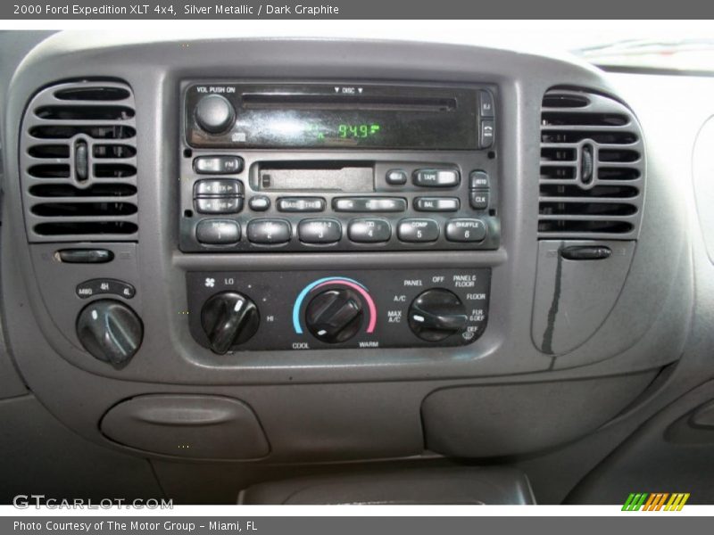 Silver Metallic / Dark Graphite 2000 Ford Expedition XLT 4x4