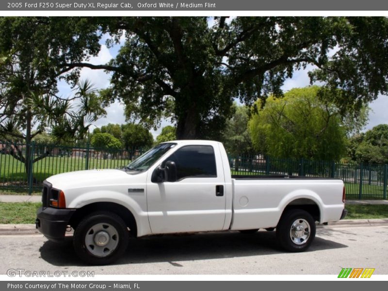 Oxford White / Medium Flint 2005 Ford F250 Super Duty XL Regular Cab