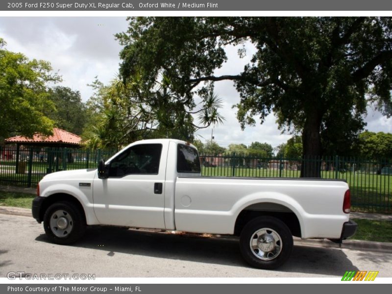 Oxford White / Medium Flint 2005 Ford F250 Super Duty XL Regular Cab