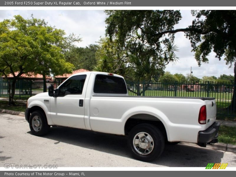 Oxford White / Medium Flint 2005 Ford F250 Super Duty XL Regular Cab