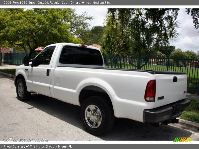 Oxford White / Medium Flint 2005 Ford F250 Super Duty XL Regular Cab