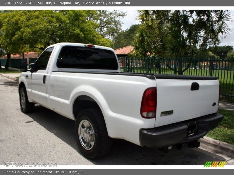 Oxford White / Medium Flint 2005 Ford F250 Super Duty XL Regular Cab