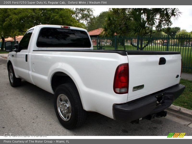 Oxford White / Medium Flint 2005 Ford F250 Super Duty XL Regular Cab