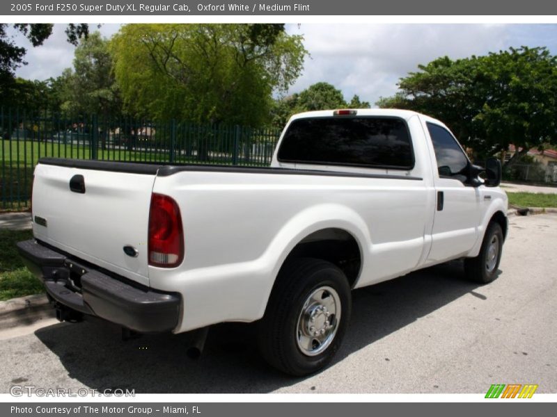 Oxford White / Medium Flint 2005 Ford F250 Super Duty XL Regular Cab