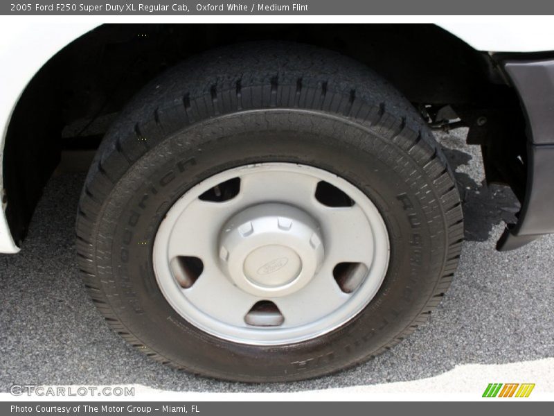 Oxford White / Medium Flint 2005 Ford F250 Super Duty XL Regular Cab
