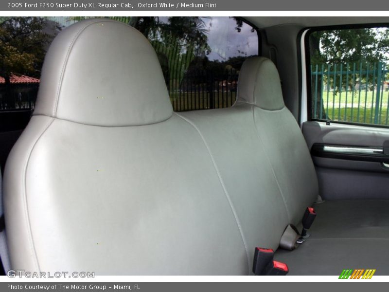 Oxford White / Medium Flint 2005 Ford F250 Super Duty XL Regular Cab