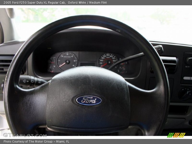 Oxford White / Medium Flint 2005 Ford F250 Super Duty XL Regular Cab