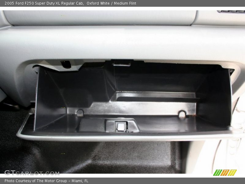 Oxford White / Medium Flint 2005 Ford F250 Super Duty XL Regular Cab