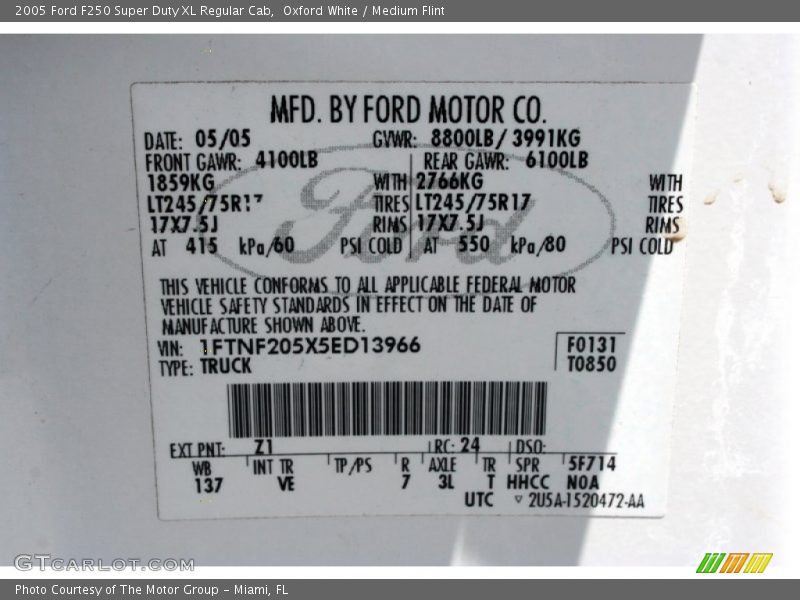 Oxford White / Medium Flint 2005 Ford F250 Super Duty XL Regular Cab