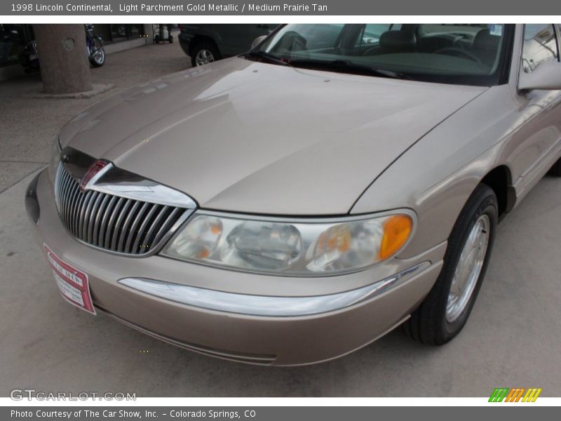Light Parchment Gold Metallic / Medium Prairie Tan 1998 Lincoln Continental