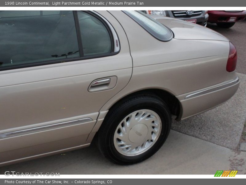 Light Parchment Gold Metallic / Medium Prairie Tan 1998 Lincoln Continental