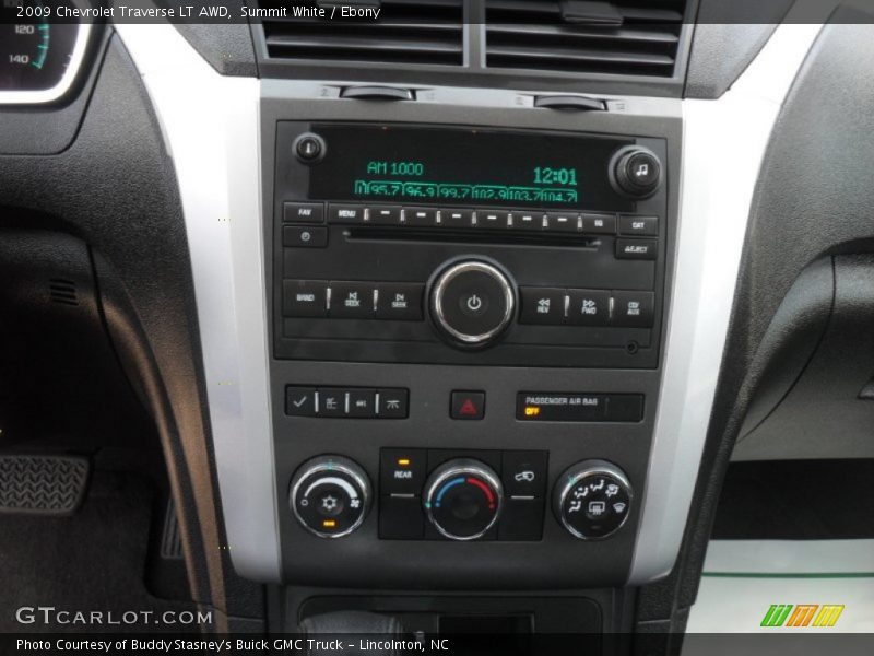 Summit White / Ebony 2009 Chevrolet Traverse LT AWD