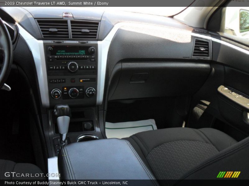 Summit White / Ebony 2009 Chevrolet Traverse LT AWD