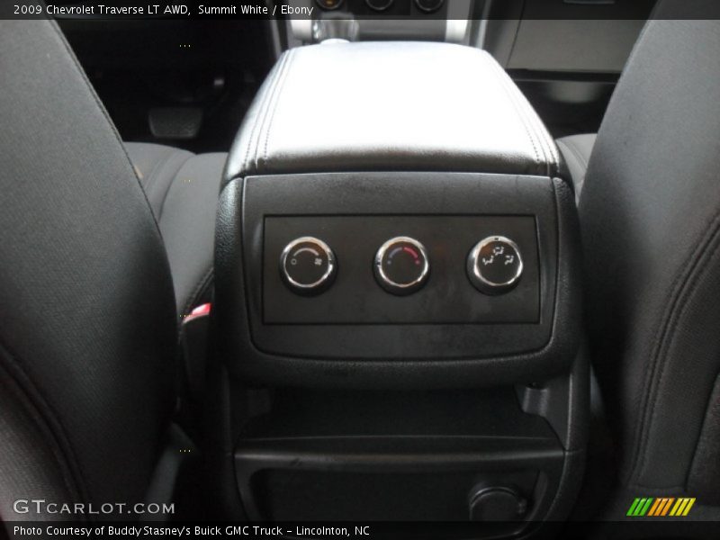 Summit White / Ebony 2009 Chevrolet Traverse LT AWD