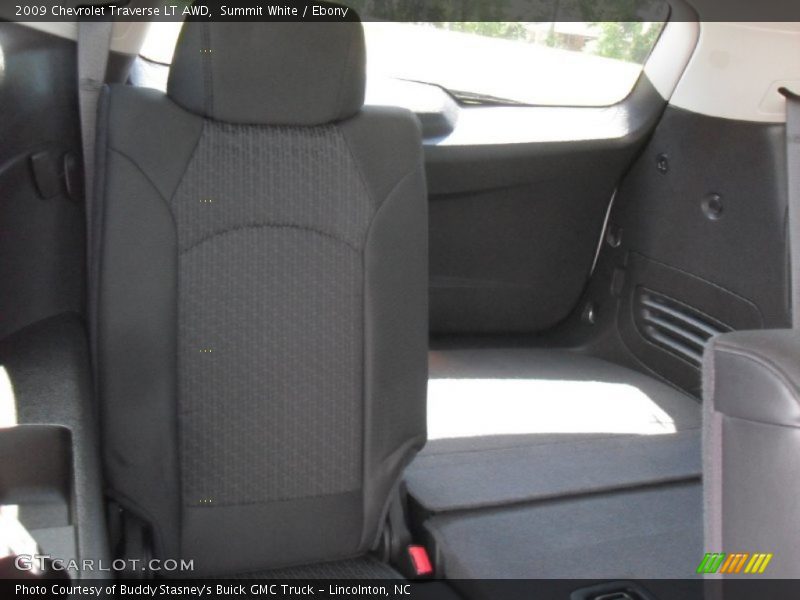 Summit White / Ebony 2009 Chevrolet Traverse LT AWD