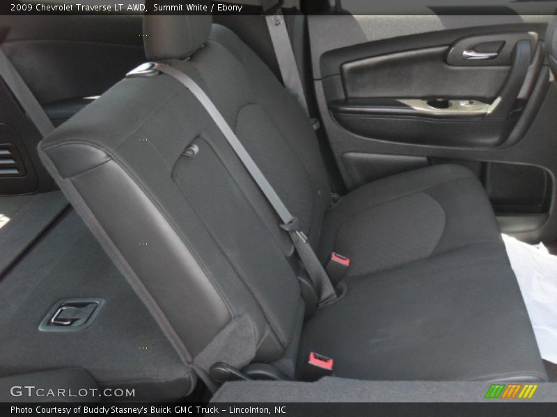 Summit White / Ebony 2009 Chevrolet Traverse LT AWD