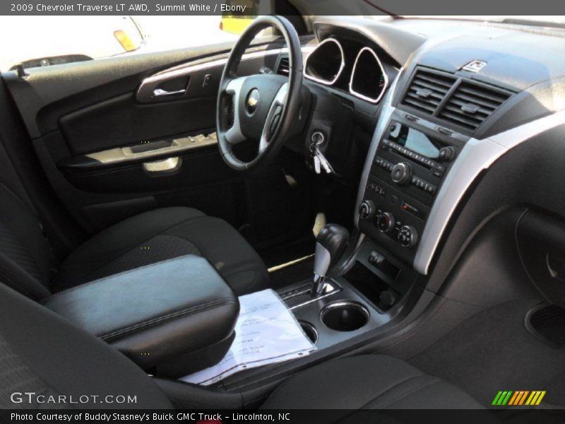 Summit White / Ebony 2009 Chevrolet Traverse LT AWD