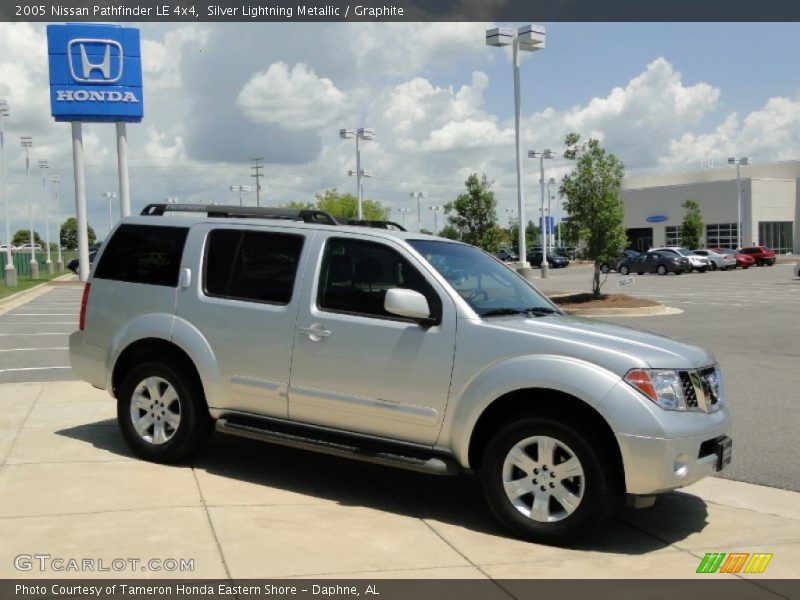 Silver Lightning Metallic / Graphite 2005 Nissan Pathfinder LE 4x4