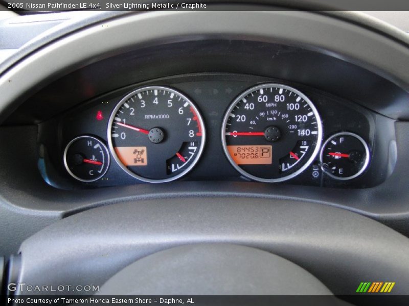 Silver Lightning Metallic / Graphite 2005 Nissan Pathfinder LE 4x4