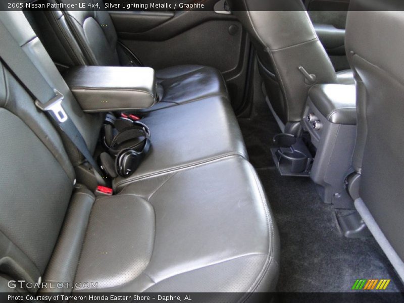 Silver Lightning Metallic / Graphite 2005 Nissan Pathfinder LE 4x4