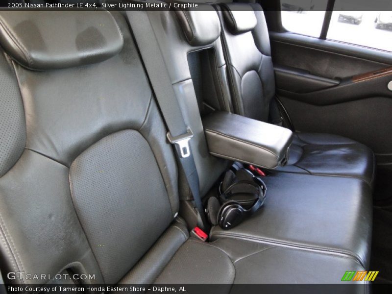 Silver Lightning Metallic / Graphite 2005 Nissan Pathfinder LE 4x4
