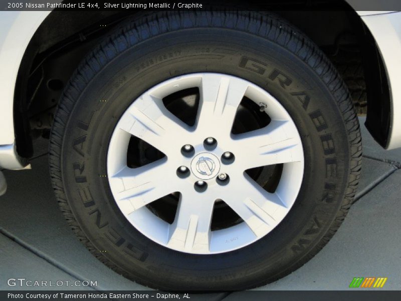 Silver Lightning Metallic / Graphite 2005 Nissan Pathfinder LE 4x4