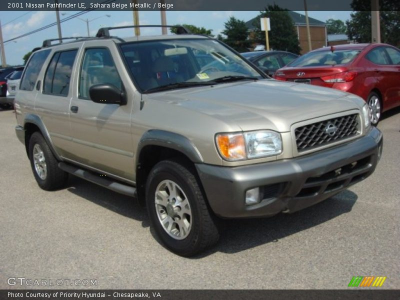 Front 3/4 View of 2001 Pathfinder LE