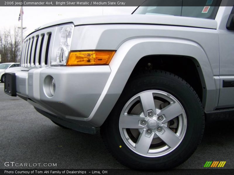 Bright Silver Metallic / Medium Slate Gray 2006 Jeep Commander 4x4