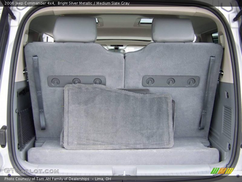 Bright Silver Metallic / Medium Slate Gray 2006 Jeep Commander 4x4