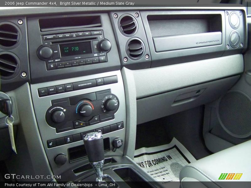 Bright Silver Metallic / Medium Slate Gray 2006 Jeep Commander 4x4