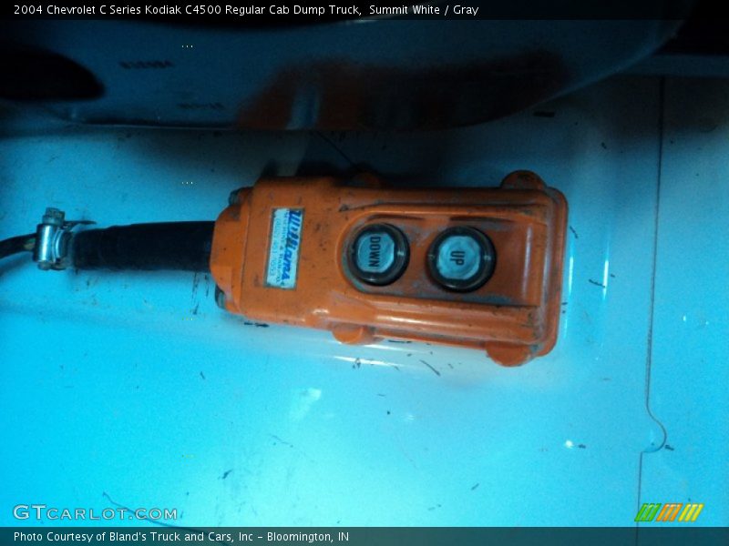 Summit White / Gray 2004 Chevrolet C Series Kodiak C4500 Regular Cab Dump Truck