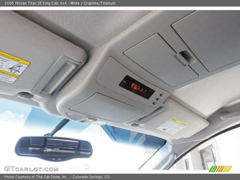 White / Graphite/Titanium 2005 Nissan Titan SE King Cab 4x4