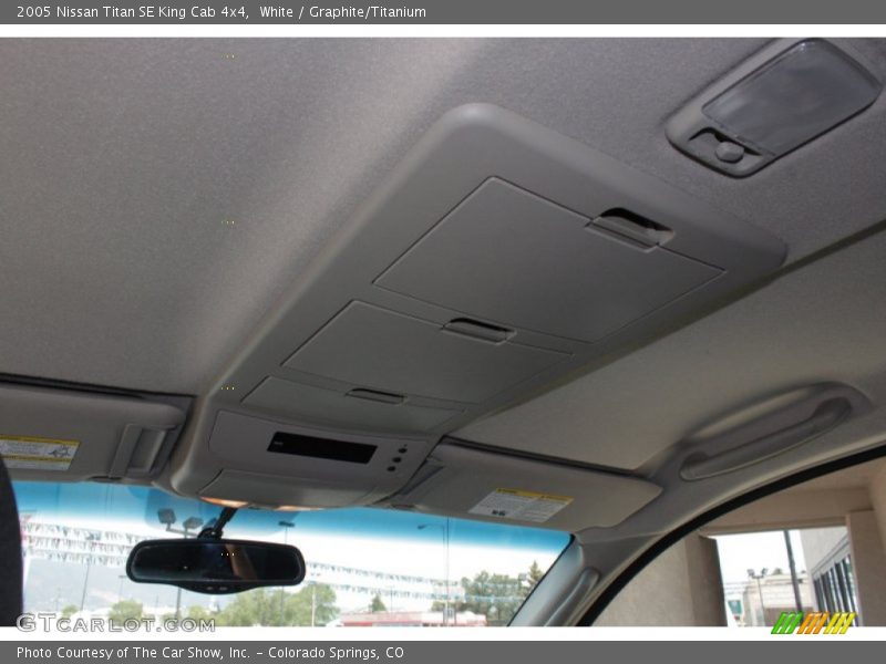 White / Graphite/Titanium 2005 Nissan Titan SE King Cab 4x4