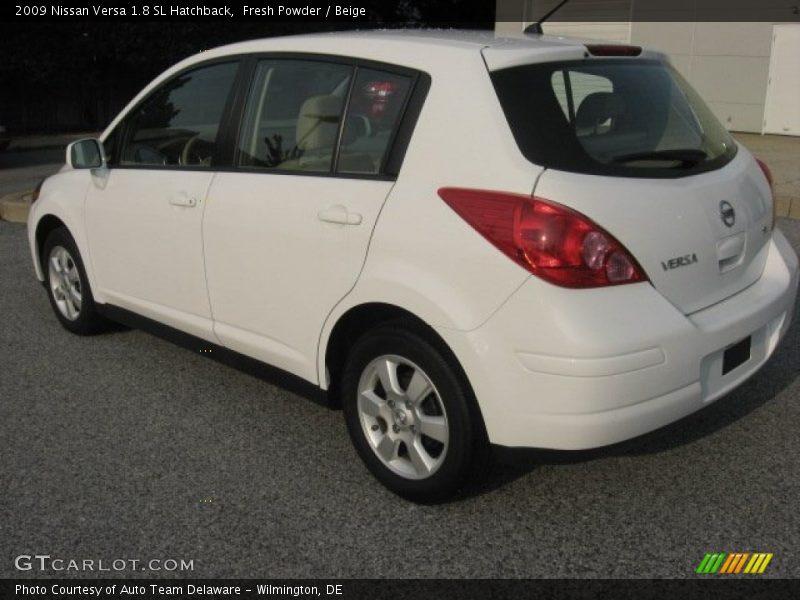Fresh Powder / Beige 2009 Nissan Versa 1.8 SL Hatchback