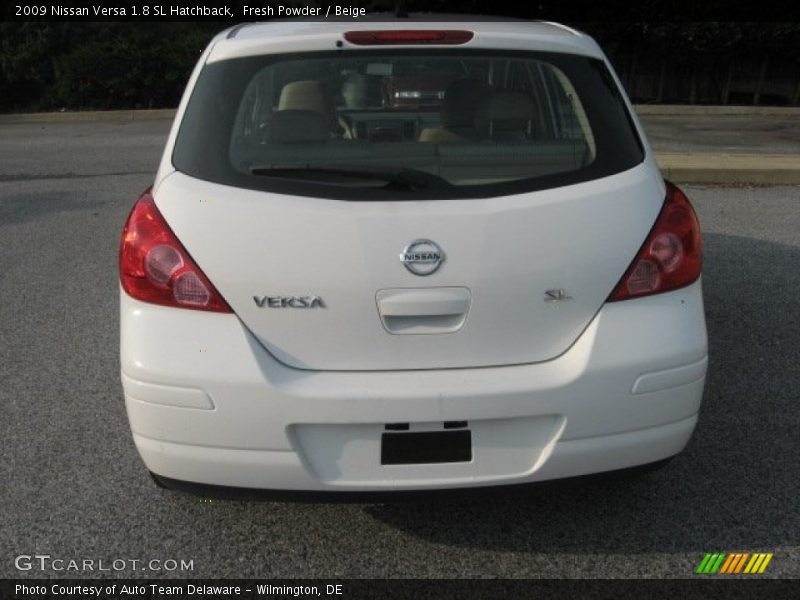 Fresh Powder / Beige 2009 Nissan Versa 1.8 SL Hatchback