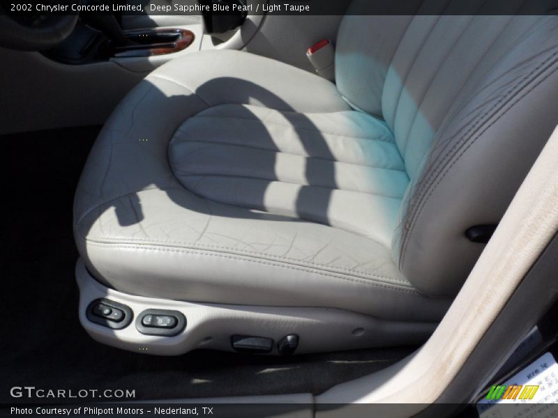 Deep Sapphire Blue Pearl / Light Taupe 2002 Chrysler Concorde Limited