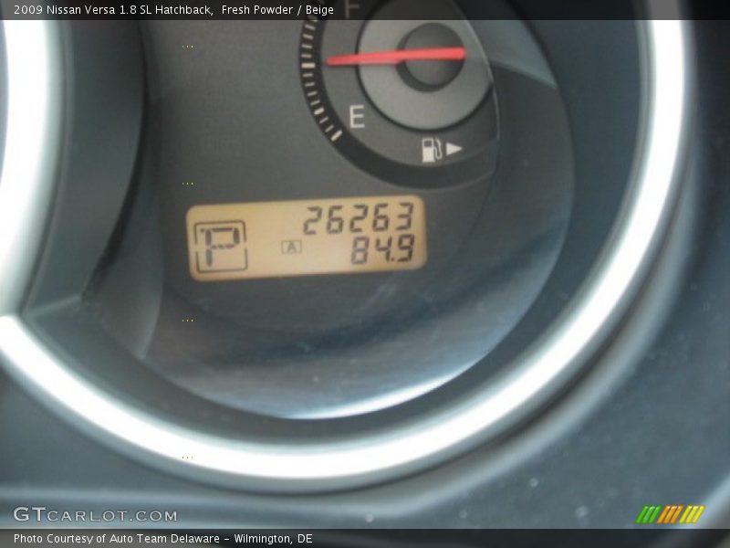 Fresh Powder / Beige 2009 Nissan Versa 1.8 SL Hatchback
